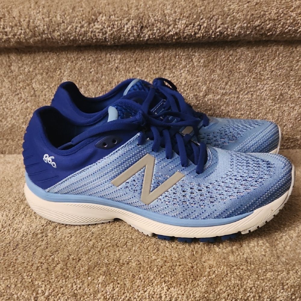 New Balance Women's 860 V10 Blue Athletic Sneakers Size 9.5
